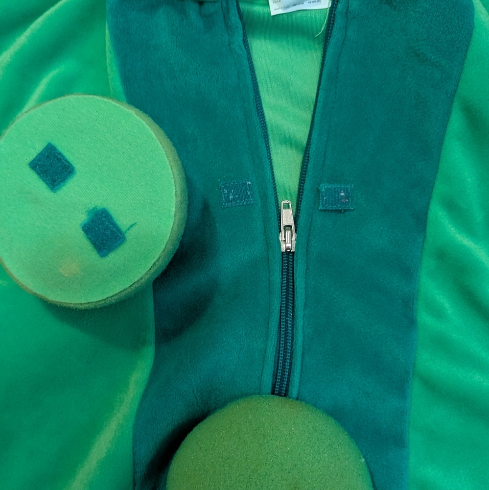 Green Pea Pod Baby Costume - Picture 2 of 4